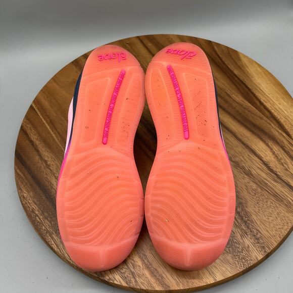 Clove Women's Stylish Pink Sneakers - Picture 7 of 8